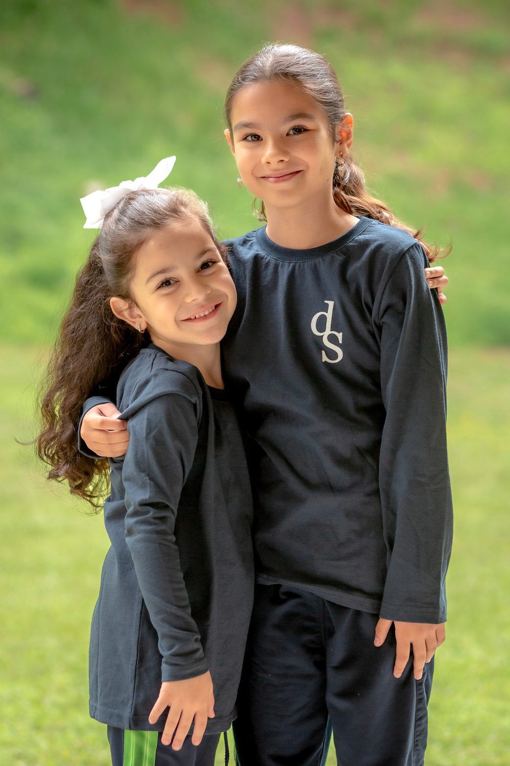 Estudiantes de Discovery con el uniforme escolar